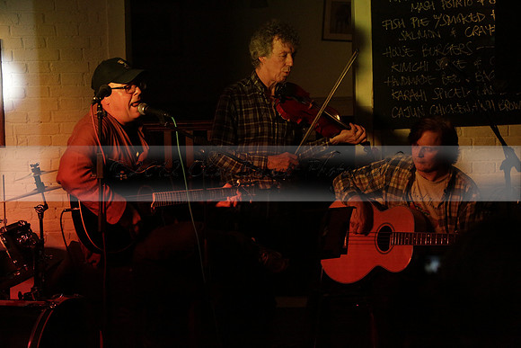 Will B & Geoff Allnutt with guests at The Royal Oak, Midhurst on Friday 25 October 2013. www.polopictures.co.uk