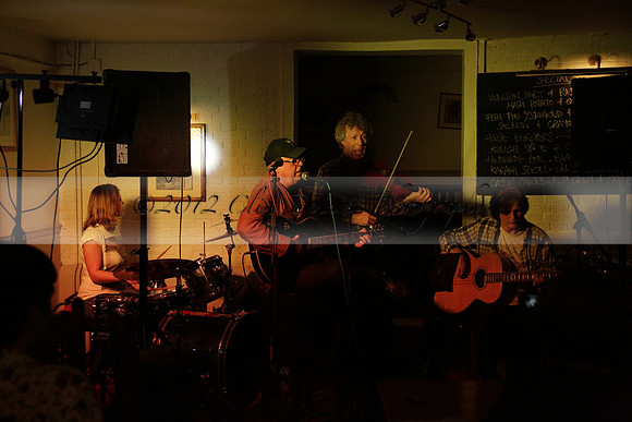 Will B & Geoff Allnutt with guests at The Royal Oak, Midhurst on Friday 25 October 2013. www.polopictures.co.uk