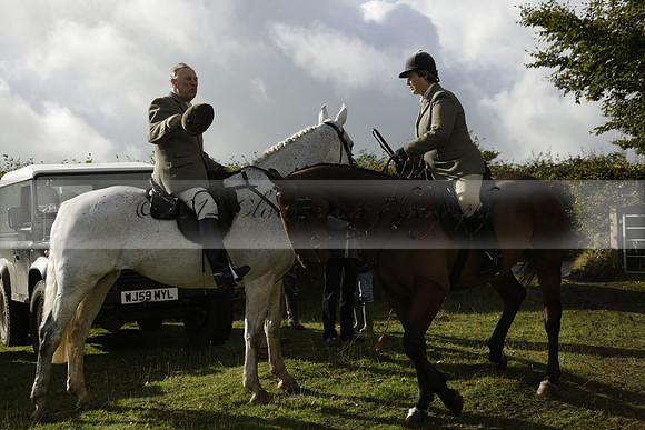 Devon & Somerset StagHounds meet at Five Cross Ways on Thursday 17 October 2013. 2013.10.17 www.polopictures.co.uk