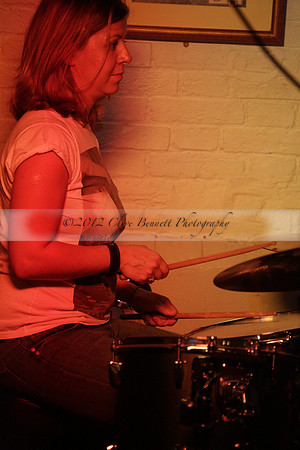 Will B & Geoff Allnutt with guests at The Royal Oak, Midhurst on Friday 25 October 2013. www.polopictures.co.uk