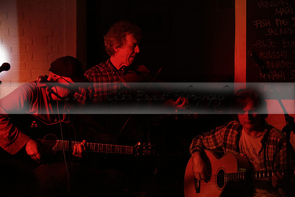 Will B & Geoff Allnutt with guests at The Royal Oak, Midhurst on Friday 25 October 2013. www.polopictures.co.uk