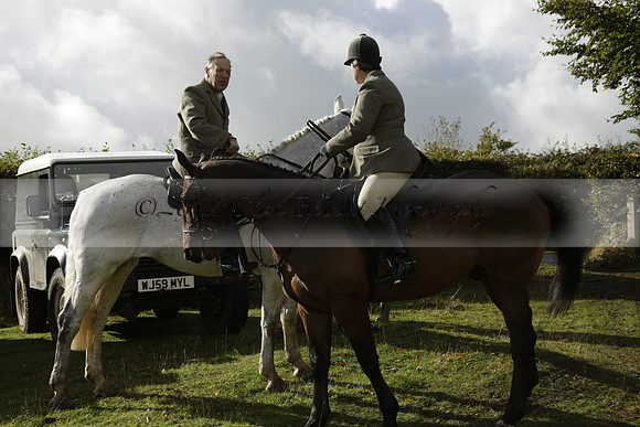 Devon & Somerset StagHounds meet at Five Cross Ways on Thursday 17 October 2013. 2013.10.17 www.polopictures.co.uk