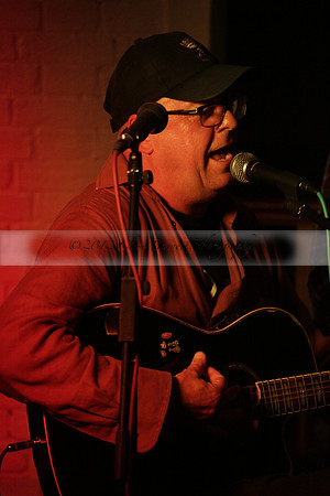 Will B & Geoff Allnutt with guests at The Royal Oak, Midhurst on Friday 25 October 2013. www.polopictures.co.uk