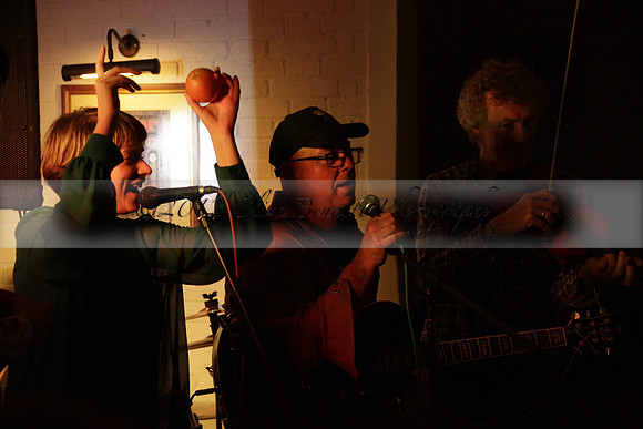 Will B & Geoff Allnutt with guests at The Royal Oak, Midhurst on Friday 25 October 2013. www.polopictures.co.uk