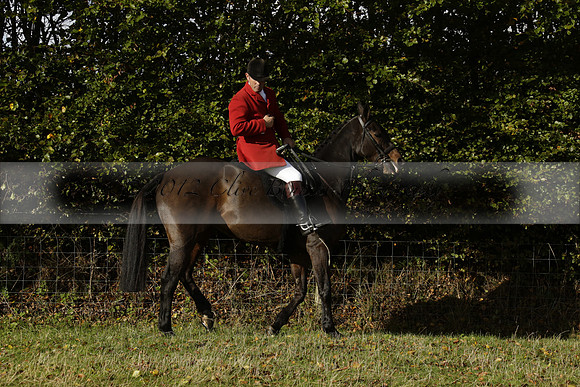 Devon & Somerset StagHounds meet at Five Cross Ways on Thursday 17 October 2013. 2013.10.17 www.polopictures.co.uk