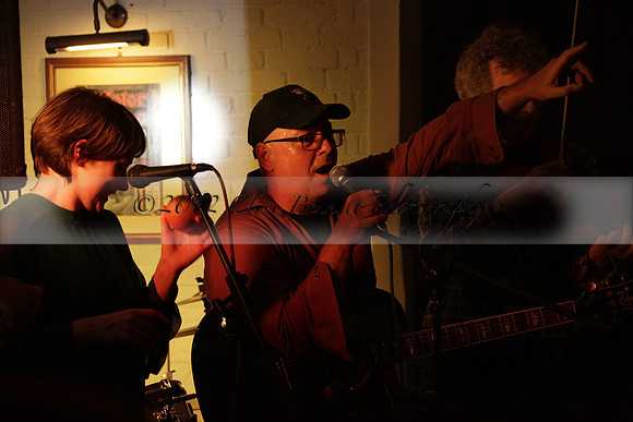 Will B & Geoff Allnutt with guests at The Royal Oak, Midhurst on Friday 25 October 2013. www.polopictures.co.uk