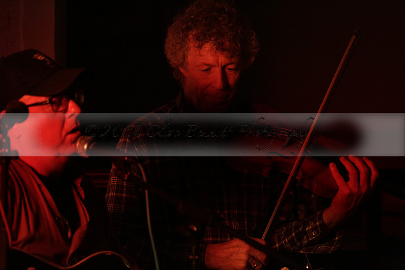 Will B & Geoff Allnutt with guests at The Royal Oak, Midhurst on Friday 25 October 2013. www.polopictures.co.uk