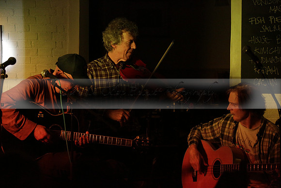 Will B & Geoff Allnutt with guests at The Royal Oak, Midhurst on Friday 25 October 2013. www.polopictures.co.uk