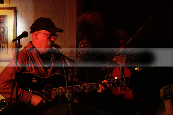 Will B & Geoff Allnutt with guests at The Royal Oak, Midhurst on Friday 25 October 2013. www.polopictures.co.uk