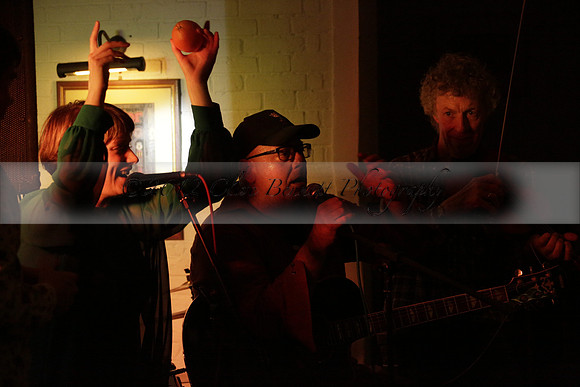 Will B & Geoff Allnutt with guests at The Royal Oak, Midhurst on Friday 25 October 2013. www.polopictures.co.uk