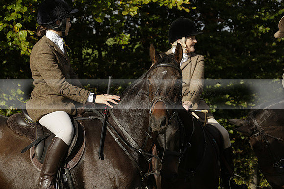 Devon & Somerset StagHounds meet at Five Cross Ways on Thursday 17 October 2013. 2013.10.17 www.polopictures.co.uk