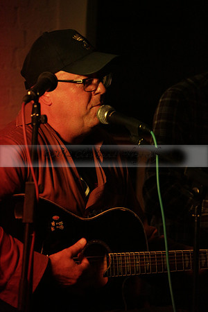 Will B & Geoff Allnutt with guests at The Royal Oak, Midhurst on Friday 25 October 2013. www.polopictures.co.uk