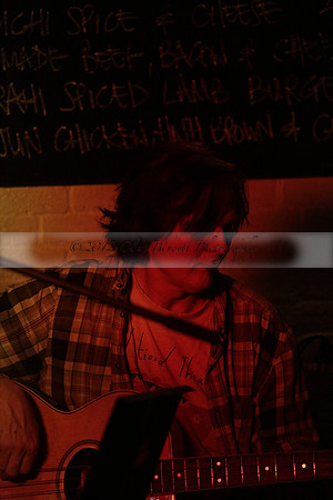 Will B & Geoff Allnutt with guests at The Royal Oak, Midhurst on Friday 25 October 2013. www.polopictures.co.uk