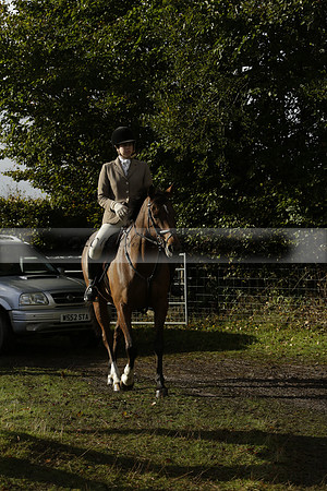 Devon & Somerset StagHounds meet at Five Cross Ways on Thursday 17 October 2013. 2013.10.17 www.polopictures.co.uk
