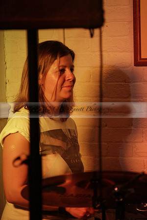Will B & Geoff Allnutt with guests at The Royal Oak, Midhurst on Friday 25 October 2013. www.polopictures.co.uk
