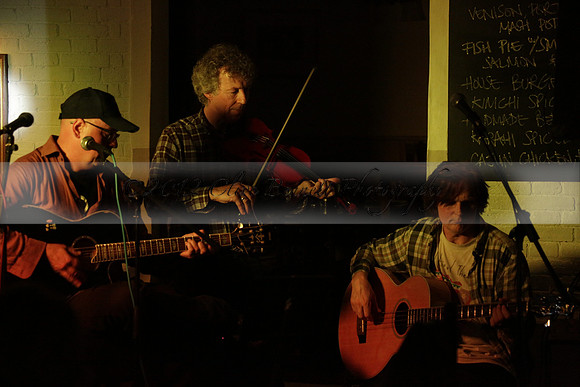 Will B & Geoff Allnutt with guests at The Royal Oak, Midhurst on Friday 25 October 2013. www.polopictures.co.uk