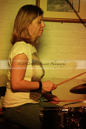 Will B & Geoff Allnutt with guests at The Royal Oak, Midhurst on Friday 25 October 2013. www.polopictures.co.uk