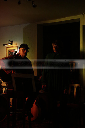Will B & Geoff Allnutt with guests at The Royal Oak, Midhurst on Friday 25 October 2013. www.polopictures.co.uk