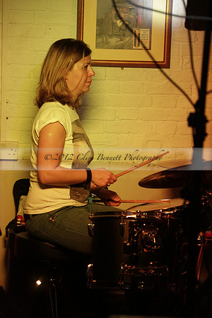 Will B & Geoff Allnutt with guests at The Royal Oak, Midhurst on Friday 25 October 2013. www.polopictures.co.uk
