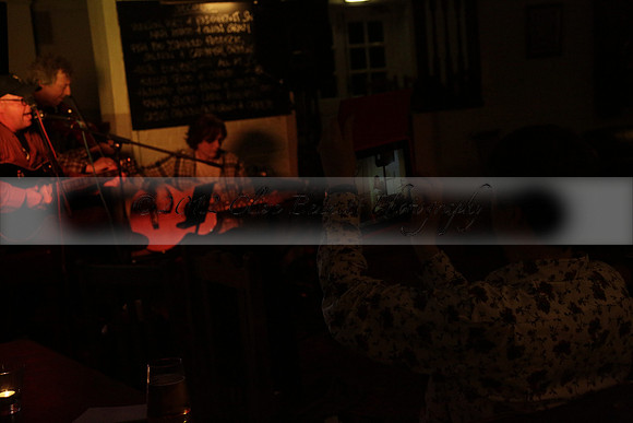 Will B & Geoff Allnutt with guests at The Royal Oak, Midhurst on Friday 25 October 2013. www.polopictures.co.uk