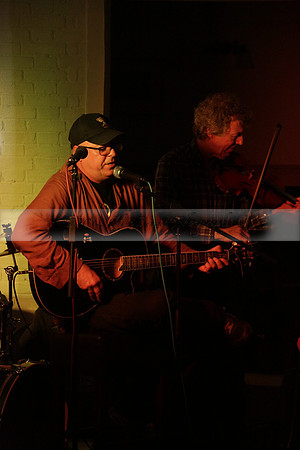 Will B & Geoff Allnutt with guests at The Royal Oak, Midhurst on Friday 25 October 2013. www.polopictures.co.uk