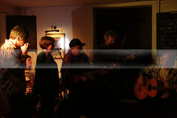 Will B & Geoff Allnutt with guests at The Royal Oak, Midhurst on Friday 25 October 2013. www.polopictures.co.uk