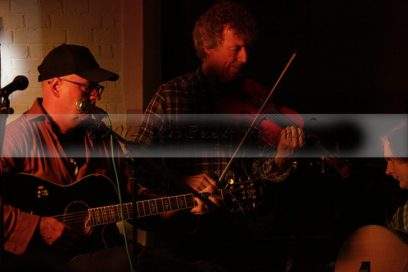 Will B & Geoff Allnutt with guests at The Royal Oak, Midhurst on Friday 25 October 2013. www.polopictures.co.uk