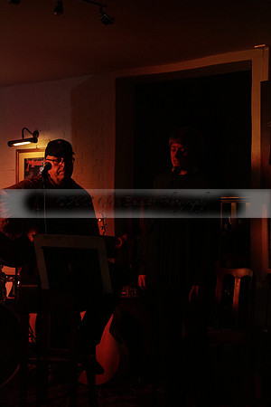 Will B & Geoff Allnutt with guests at The Royal Oak, Midhurst on Friday 25 October 2013. www.polopictures.co.uk