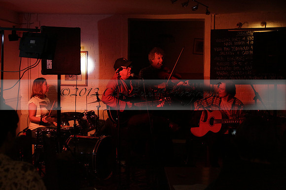 Will B & Geoff Allnutt with guests at The Royal Oak, Midhurst on Friday 25 October 2013. www.polopictures.co.uk
