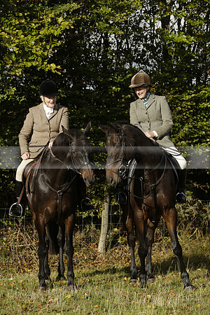 Devon & Somerset StagHounds meet at Five Cross Ways on Thursday 17 October 2013. 2013.10.17 www.polopictures.co.uk