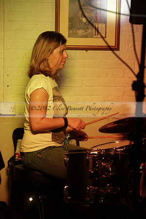 Will B & Geoff Allnutt with guests at The Royal Oak, Midhurst on Friday 25 October 2013. www.polopictures.co.uk