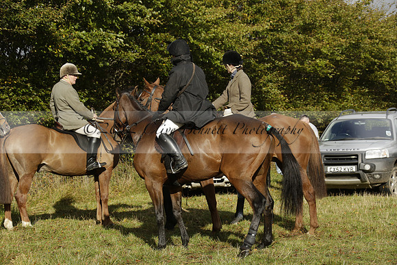 Devon & Somerset StagHounds meet at Five Cross Ways on Thursday 17 October 2013. 2013.10.17 www.polopictures.co.uk