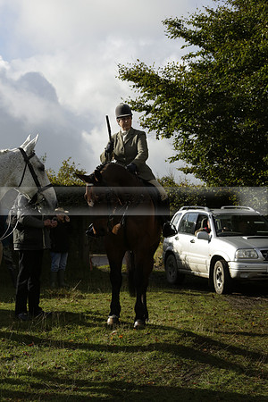 Devon & Somerset StagHounds meet at Five Cross Ways on Thursday 17 October 2013. 2013.10.17 www.polopictures.co.uk