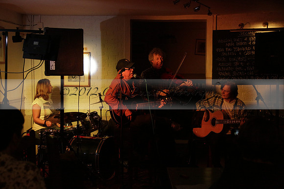 Will B & Geoff Allnutt with guests at The Royal Oak, Midhurst on Friday 25 October 2013. www.polopictures.co.uk