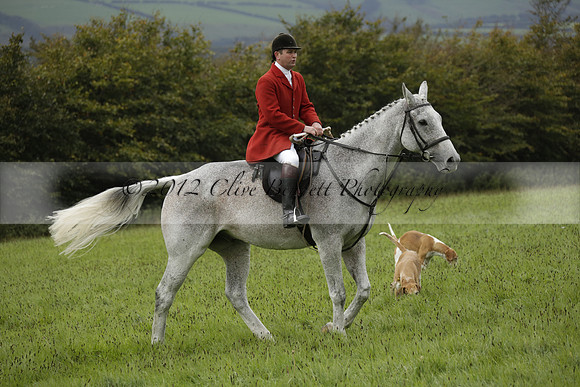 Devon & Somerset Stag Hounds meet at Hillhead Cross on Monday 14 October 2013. 2013.10.14 www.polopictures.co.uk