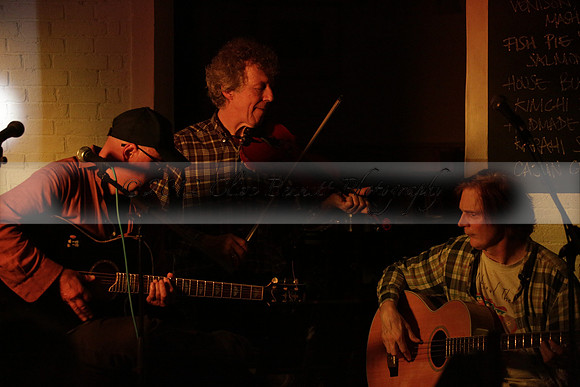 Will B & Geoff Allnutt with guests at The Royal Oak, Midhurst on Friday 25 October 2013. www.polopictures.co.uk