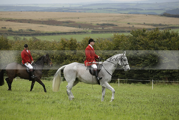 Devon & Somerset Stag Hounds meet at Hillhead Cross on Monday 14 October 2013. 2013.10.14 www.polopictures.co.uk