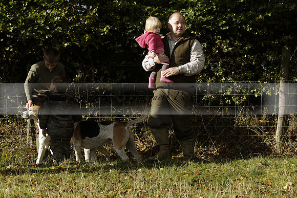 Devon & Somerset StagHounds meet at Five Cross Ways on Thursday 17 October 2013. 2013.10.17 www.polopictures.co.uk
