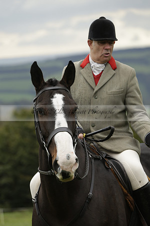 Devon & Somerset Stag Hounds meet at Hillhead Cross on Monday 14 October 2013. 2013.10.14 www.polopictures.co.uk