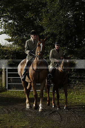 Devon & Somerset StagHounds meet at Five Cross Ways on Thursday 17 October 2013. 2013.10.17 www.polopictures.co.uk
