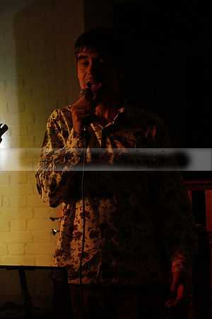 Will B & Geoff Allnutt with guests at The Royal Oak, Midhurst on Friday 25 October 2013. www.polopictures.co.uk