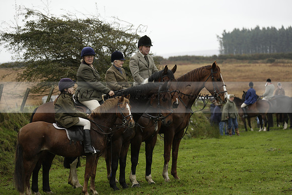 Devon & Somerset Staghounds meet at Larkbarrow Corner. North Devon. 2013.10.18 www.polopictures.co.uk