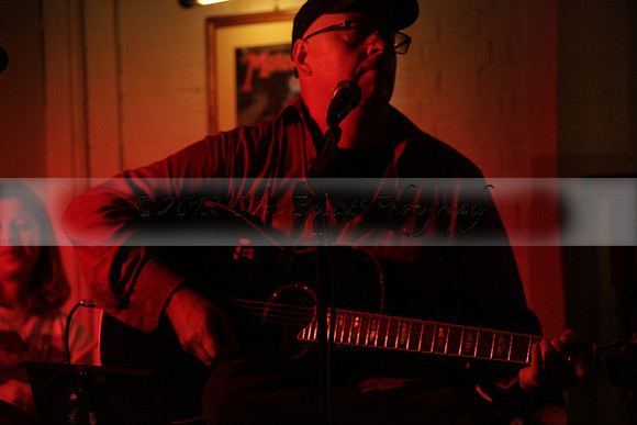 Will B & Geoff Allnutt with guests at The Royal Oak, Midhurst on Friday 25 October 2013. www.polopictures.co.uk