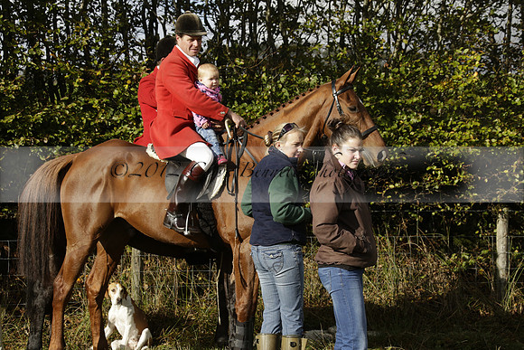 Devon & Somerset StagHounds meet at Five Cross Ways on Thursday 17 October 2013. 2013.10.17 www.polopictures.co.uk