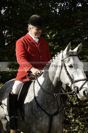 Devon & Somerset StagHounds meet at Five Cross Ways on Thursday 17 October 2013. 2013.10.17 www.polopictures.co.uk