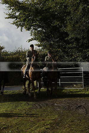 Devon & Somerset StagHounds meet at Five Cross Ways on Thursday 17 October 2013. 2013.10.17 www.polopictures.co.uk