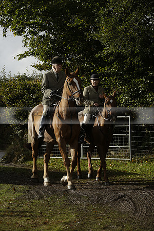 Devon & Somerset StagHounds meet at Five Cross Ways on Thursday 17 October 2013. 2013.10.17 www.polopictures.co.uk