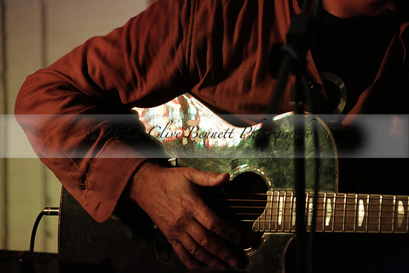 Will B & Geoff Allnutt with guests at The Royal Oak, Midhurst on Friday 25 October 2013. www.polopictures.co.uk