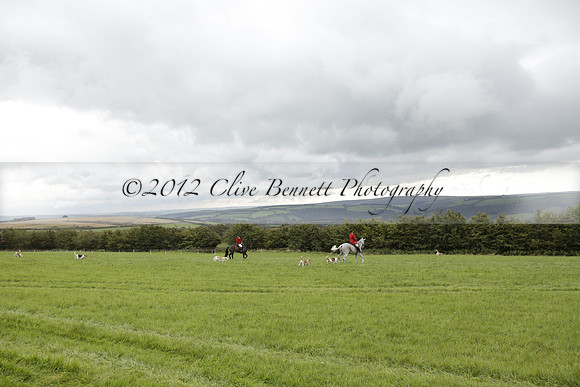 Devon & Somerset Stag Hounds meet at Hillhead Cross on Monday 14 October 2013. 2013.10.14 www.polopictures.co.uk