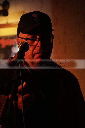 Will B & Geoff Allnutt with guests at The Royal Oak, Midhurst on Friday 25 October 2013. www.polopictures.co.uk